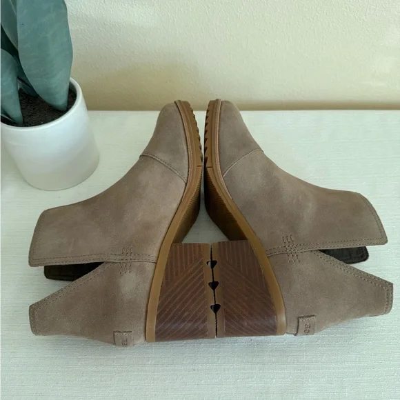 New SOREL Taupe Suede Slip In Heeled Ankle Boots - Picture 8 of 11